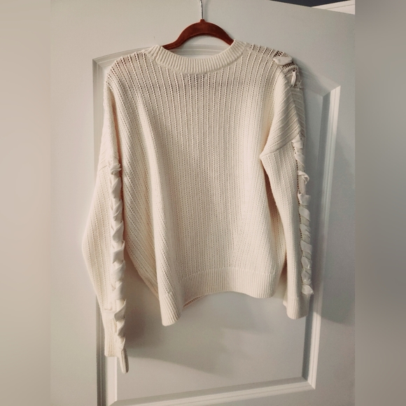 Club Monaco White Sweater.  Size Small - Picture 3 of 9